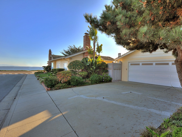 Santa Cruz Vacation Rental - 1600 West Cliff - Plenty of parking